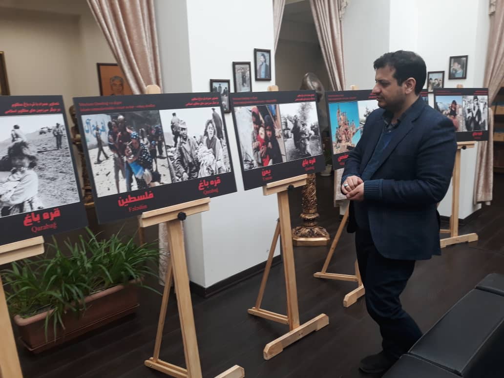 Ustad Әliәkbәr #Raefipur #Azәrbaycan Respublikası müsәlmanlarının dәrdinә şәrik olmaq mәqsәdilә  "#Xocalı faciәsi" sәrgisinә baş çәkib.
#İran İslam Respublikası, #Tehran.
2/03/2020 (bazar ertәsi günü) 🇮🇷🇦🇿