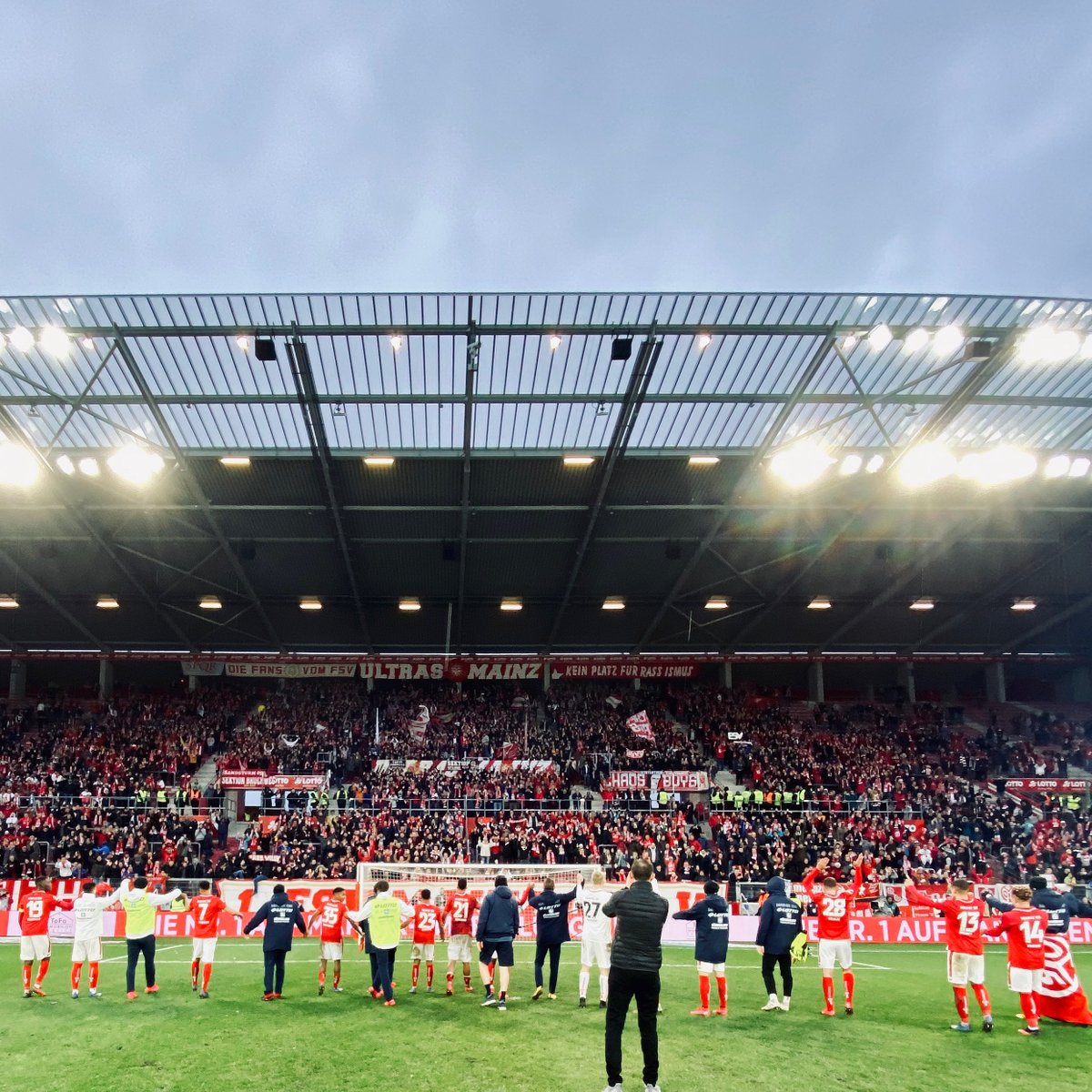 #Mainz05 gegen Hass, Ausgrenzung und Intoleranz! ✌
Zum Statement ▶ mainz05.de/news/gegen-has…