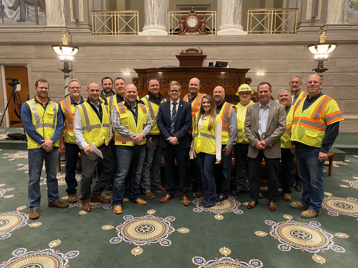 MoAsphalt's tweet photo. Met with @calebrowden and discussed transportation funding. #fundMOtransportation https://t.co/07ysJUclER