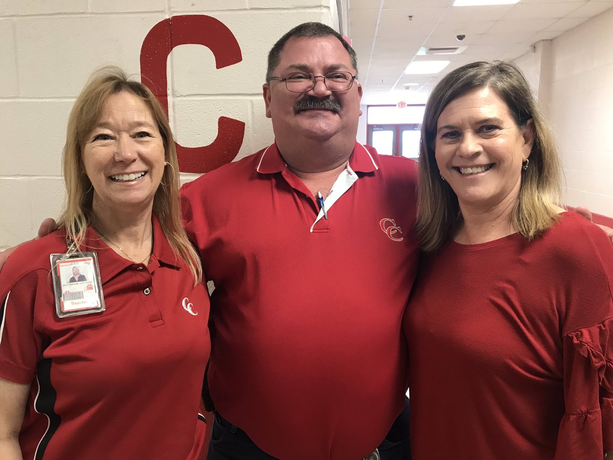 CHS_Deatherage's tweet photo. SPUD week Twin day...but we are triplets! #spudweek @CanyonPrincipal @canyonhscougars @MrsWoodrom @CHSNoMoARDs #ComalFineArts #Comalcte https://t.co/9GWJ9glI05