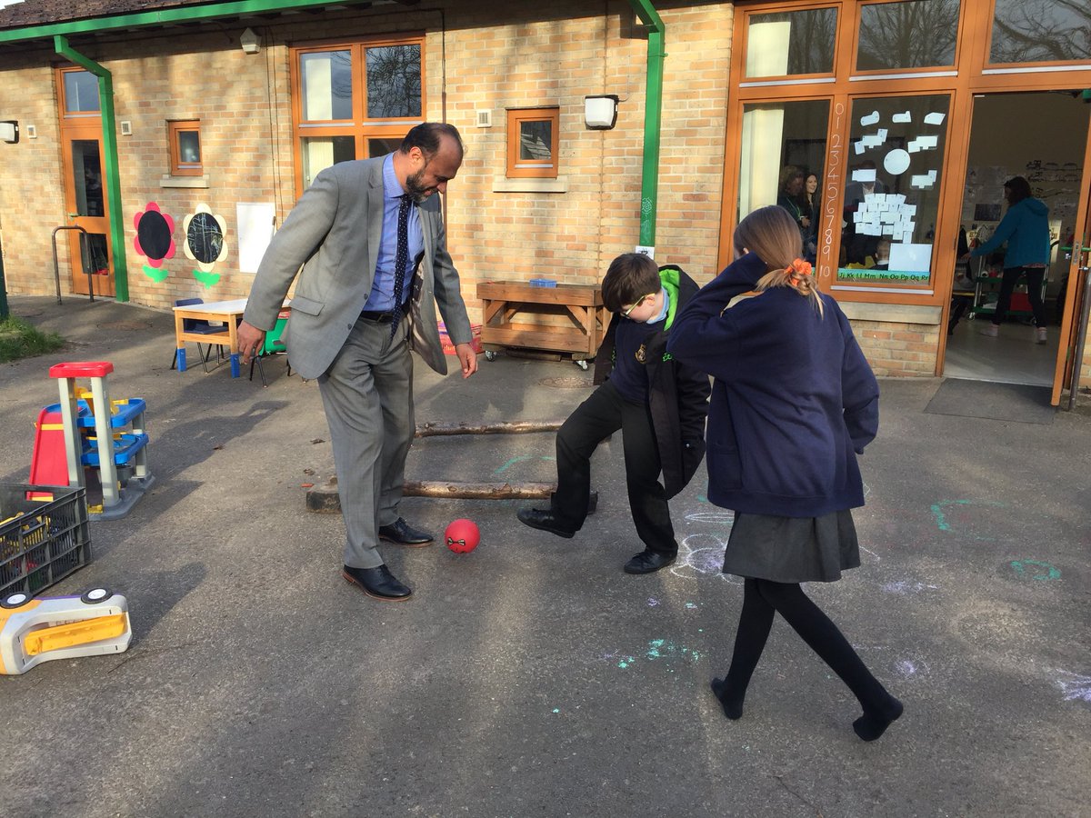 barnardosceneng's tweet photo. At the @barnardos Play House Out of School Club with @JavedKhanCEO in #Gunthorpe meeting some of the fantastic children who attend https://t.co/1VGOPhtdZg