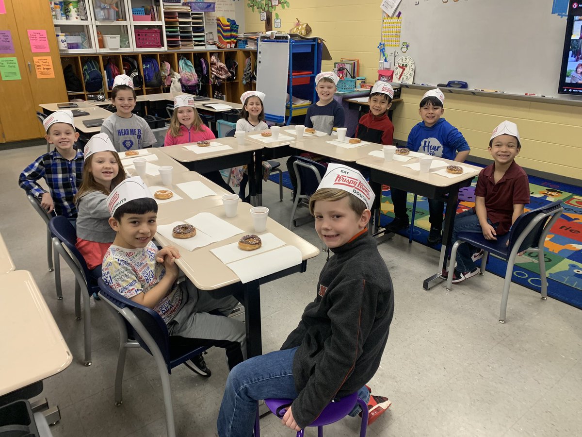 MrsDodd's tweet photo. Our Reading Mastery group has finished the current reading series and is ready for the next level! What better way to celebrate this achievement than with @krispykreme doughnuts and chocolate milk? 🥳🎉📚📖 #ReadersAreLeaders #ReadingMastery @LostRiverElem https://t.co/ytR9rdXryI