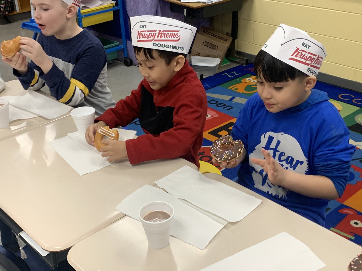 MrsDodd's tweet photo. Our Reading Mastery group has finished the current reading series and is ready for the next level! What better way to celebrate this achievement than with @krispykreme doughnuts and chocolate milk? 🥳🎉📚📖 #ReadersAreLeaders #ReadingMastery @LostRiverElem https://t.co/ytR9rdXryI