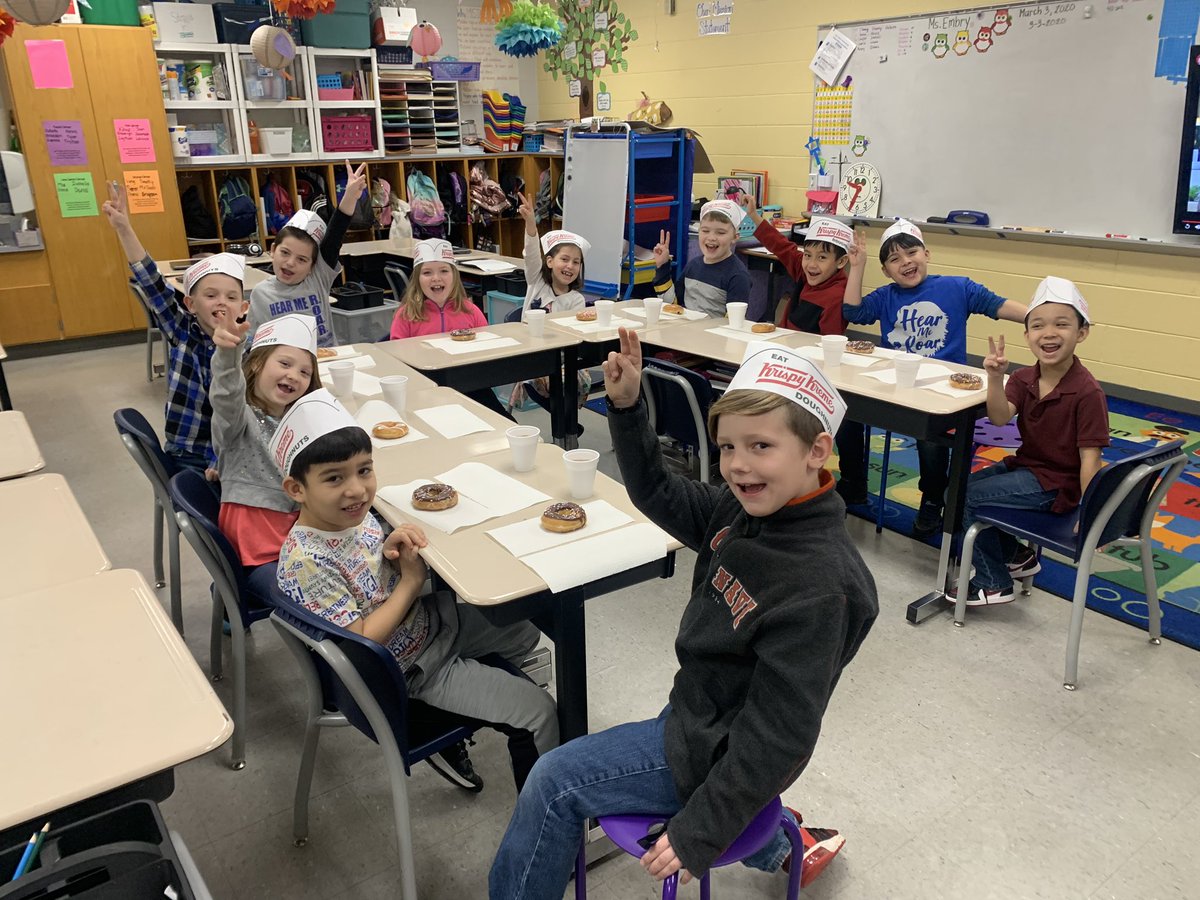 MrsDodd's tweet photo. Our Reading Mastery group has finished the current reading series and is ready for the next level! What better way to celebrate this achievement than with @krispykreme doughnuts and chocolate milk? 🥳🎉📚📖 #ReadersAreLeaders #ReadingMastery @LostRiverElem https://t.co/ytR9rdXryI