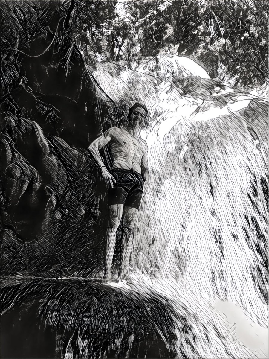 marcoeglez's tweet photo. Y la #unstamoment de las #Vacations no puede faltar #Prisma #ArtWork #Lastsummerreading mi #alterego mis #2lados #blackandwhite #goodboy #badboy #wingsofchange https://t.co/FM7XTBxq9p