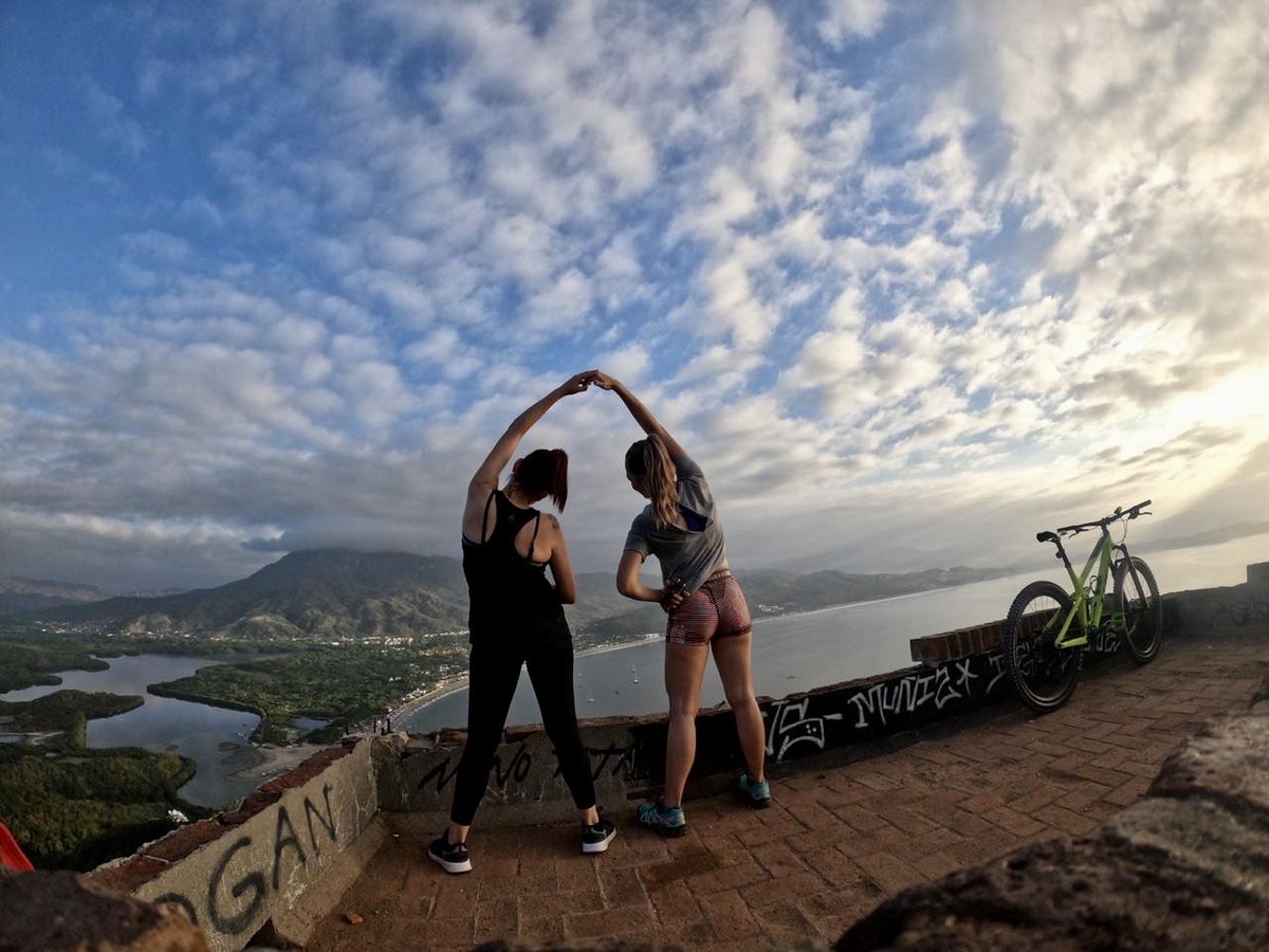 Unos KM más a la bolsa, con mi querida amiga y hermana. 🏃🏼‍♀️🏃🏻‍♀️😬 #Manzanillo