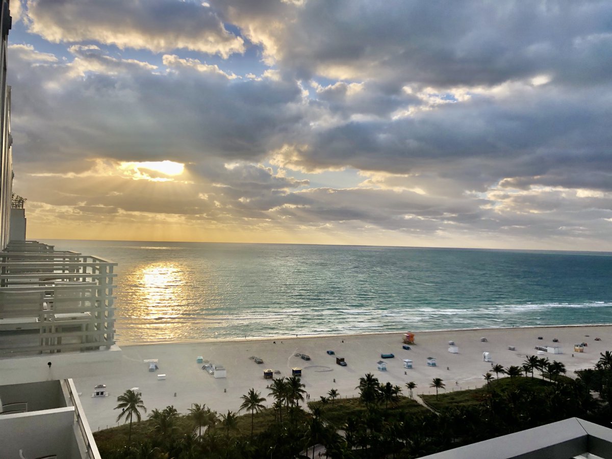 sswhitworth's tweet photo. Hope these beautiful early morning clouds skitter away by lunchtime for our #conferencebreak #pacmiami @loewsmiami https://t.co/B9VkXUQNkL