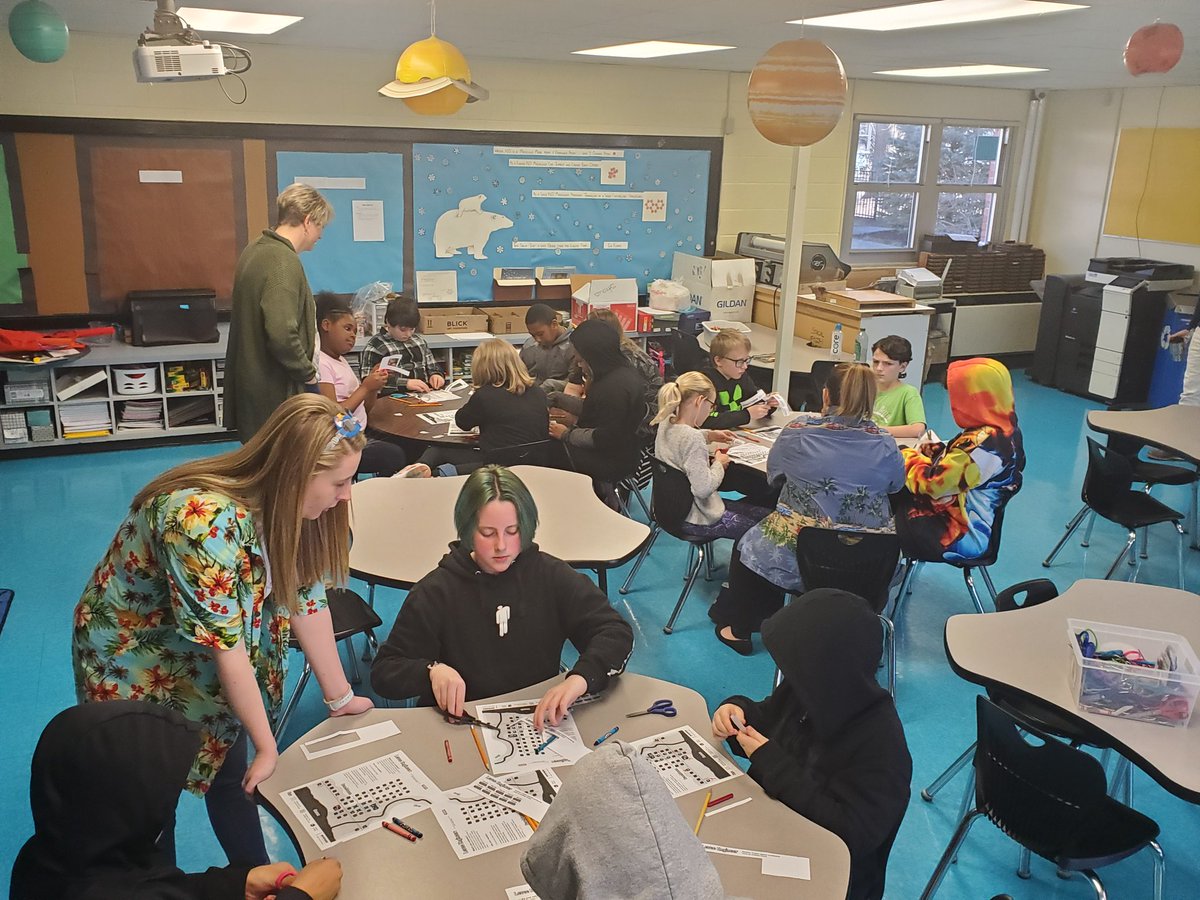 nicole_inclass's tweet photo. Today @smorganSTEM3's class asked "How Can You Save a Town From a Hurricane?" With the help of @MysterySci and our very own @ColumbiaColg teachers in training! #ccteach #bentonbold @Benton_STEM https://t.co/ATNPOh6MnC