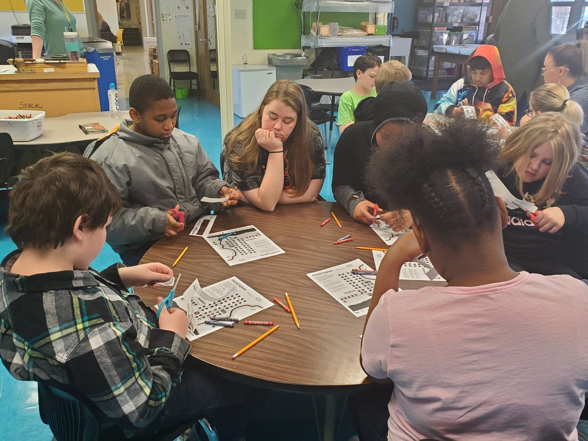 nicole_inclass's tweet photo. Today @smorganSTEM3's class asked "How Can You Save a Town From a Hurricane?" With the help of @MysterySci and our very own @ColumbiaColg teachers in training! #ccteach #bentonbold @Benton_STEM https://t.co/ATNPOh6MnC