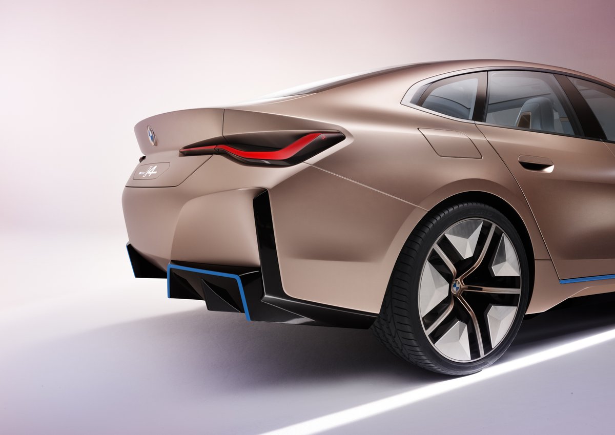 GregKable's tweet photo. I have just heard someone of high automotive design standing describe the new @BMW Concept i4 as Grillzilla.
@BMWGroup
@BMW
@BMWi
#Grillzilla
@Tesla https://t.co/y8Z1xwobH4