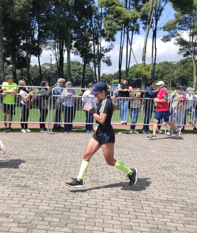 riso26's tweet photo. En el running como en la vida, apretando para llegar a fin de mes. 💪🥵 #runtouravianca https://t.co/euO5aMCXan