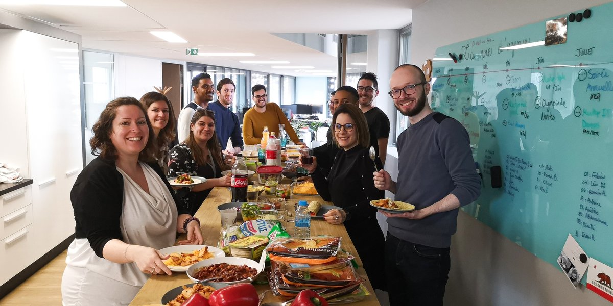 Extia_conseil's tweet photo. 🍽 Tous les premiers lundis du mois, notre agence Extia #Ouest organise le déjeuner thématique. 

Ce lundi, le 🇲🇽 Mexique était à l'honneur dans les assiettes de nos #Extiens. Des idées à leur donner pour le mois d'avril ?

#GreatPlacetoEat https://t.co/HwZsrBYdED