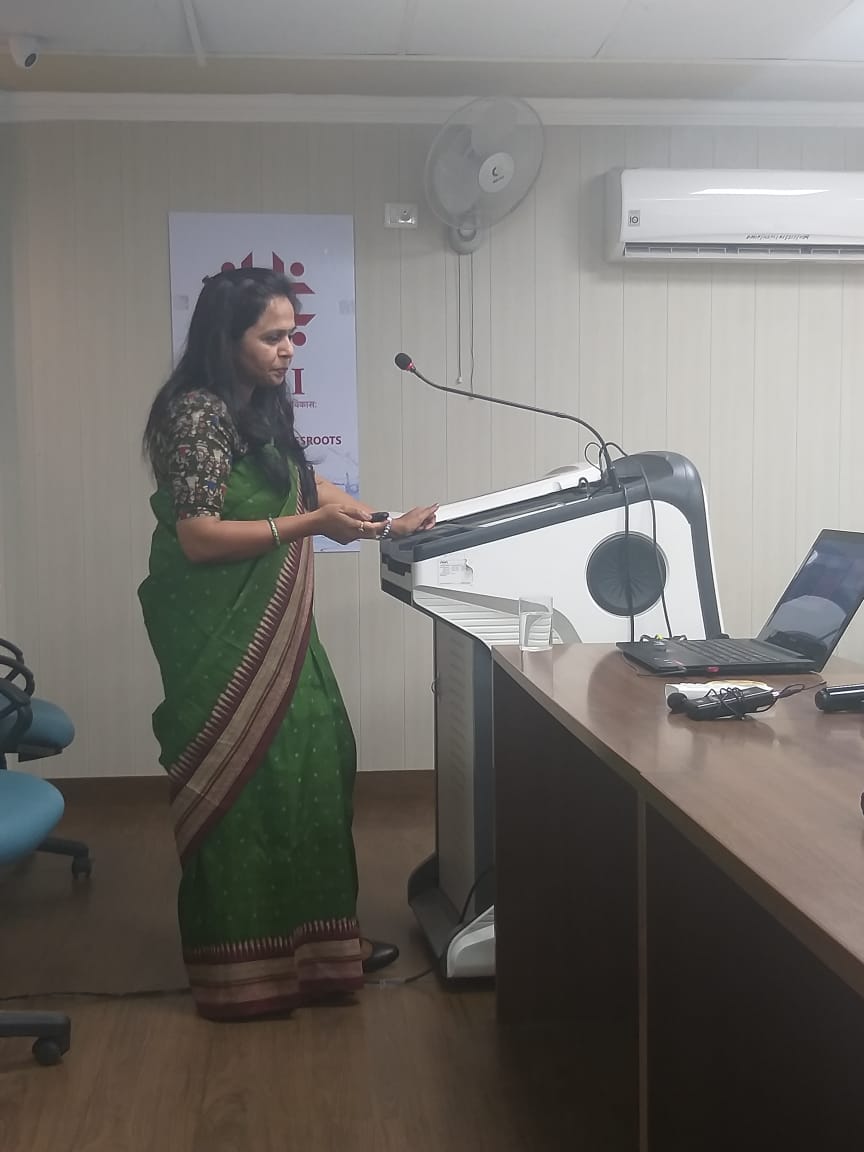 Sonmani_04's tweet photo. #InternationalWomensDay is on March 8th , coming Sunday. Let’s work together to narrow the gender gaps and level the playing field. Presentation at DMI Patna on “Women and Work in Bihar: Barriers and Enablers”. @c3_india @DMI_Patna #Sakshamaa #CloseGenderGap @madhujoshi2009 https://t.co/zPKvvmHmYS