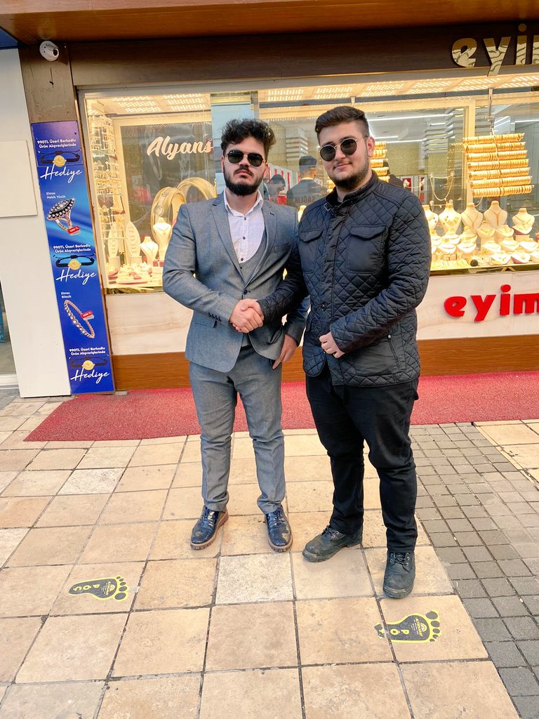 Dövizin zirve yaptığı bu dönemlerde Düğmecioğulları Yardımlaşma ve Dayanışma Derneği Talas Şube başkanı @mrberatmetehan ile esnaf ziyaretleri başarıyla gerçekleşmiştir. Derneğimize verilen bu ilgiden dolayı Kayseri esnafına hayırlı kazançlar diliyoruz.