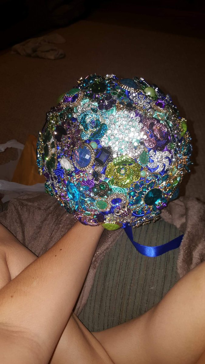 AMommy91's tweet photo. I know this is a long shot but my husband sold my brooch bouquet. It has some pieces in it that mean alot to me and that are passed down from family. Please if you see it or know someone who has it,please get in contact with me. Thank you so much ❤️ https://t.co/xTfcLOjVa0