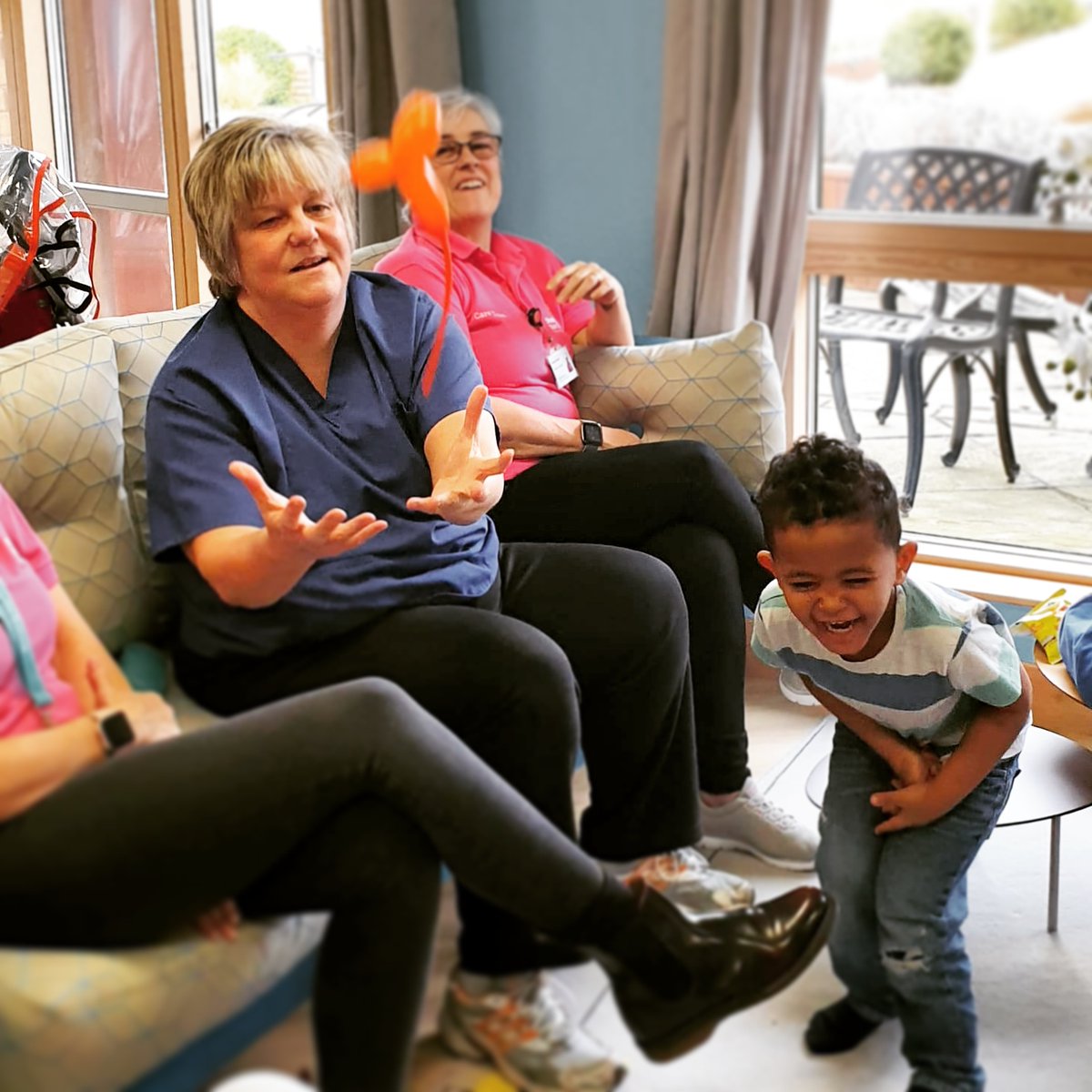 SSChospices's tweet photo. A fun day of magic and escaping balloon animals at Shooting Star House thanks to a visit from Gordon of @PodCharity  #charitytuesday https://t.co/MHFU0llOh4