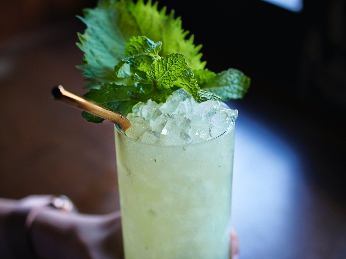 Barmoganyc's tweet photo. You'll have the Happiest of Hours with this Shiso Mojito!😘
#ShisoMojito #Shiso #Mojito #cocktail #bar https://t.co/l5ifDO2TWX