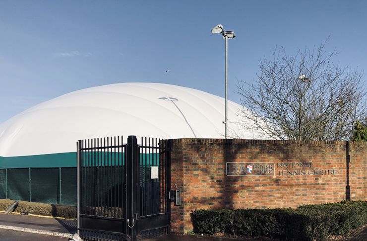 maffeisengineer's tweet image. The UK’s National Tennis Centre in Roehampton, South West London, is now covered by an Airdome designed by Maffeis Engineering and constructed by CIS 2000 - Cover Technology.
#MaffeisEngineering #CIS2000 #airsupportedstructure #NTC #AirSupported #AirDome

sporteimpianti.it/en/notizie/roe…