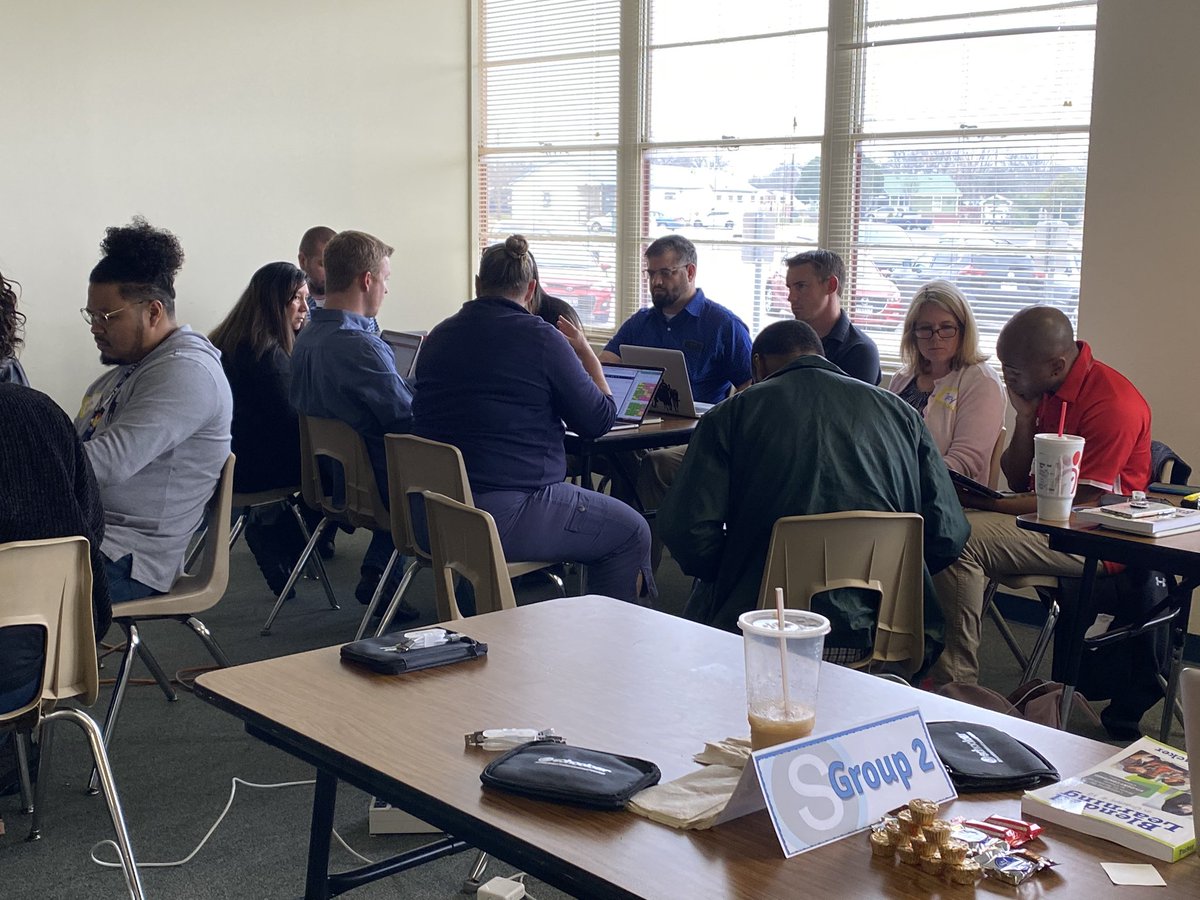 KISDLearns's tweet photo. Middle School BlendED cohort working across the district in subject area groups evaluating @Schoology discussions. #SchoologyPD https://t.co/vJPmnFdSoR