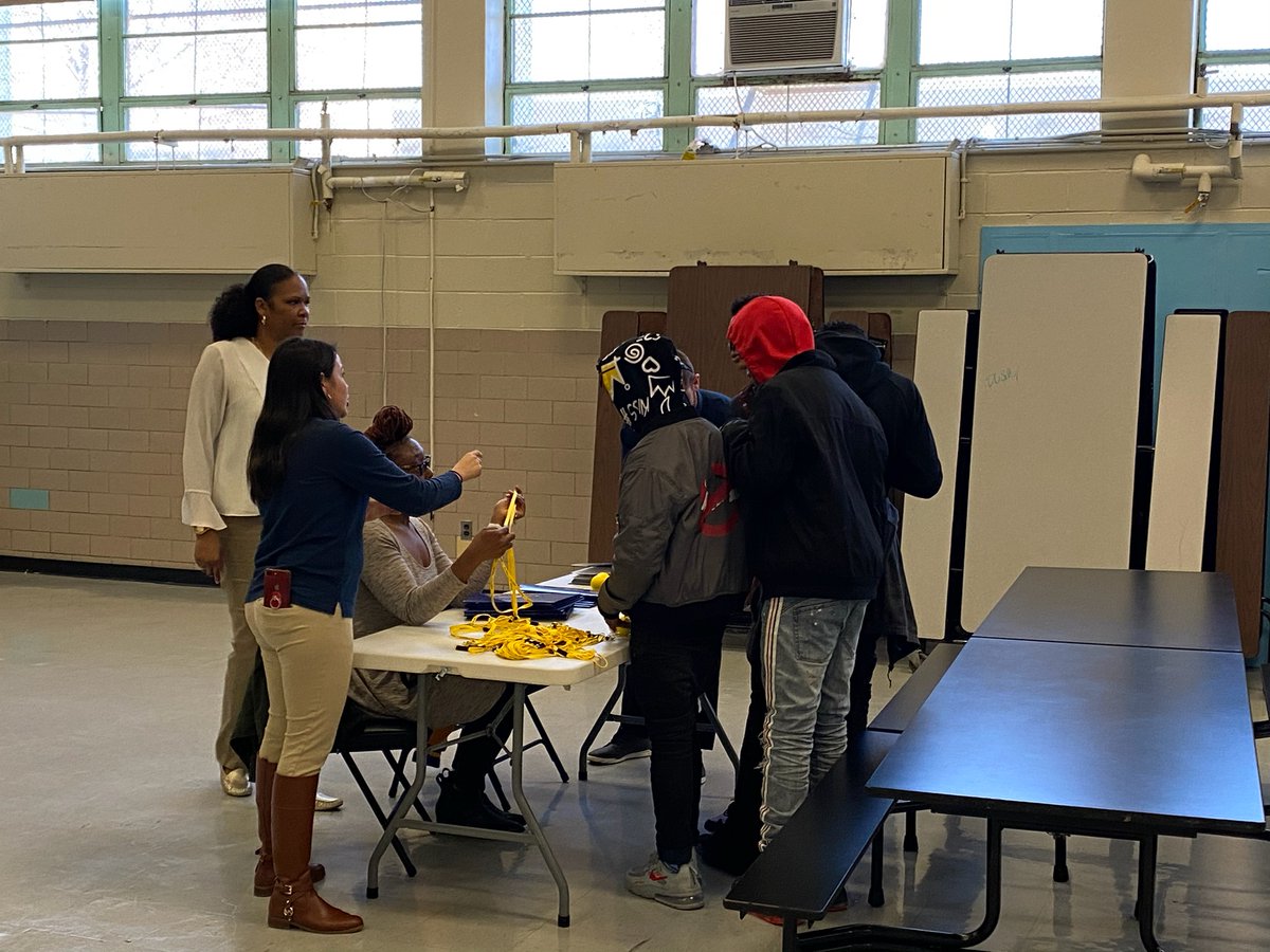 Washington_Met's tweet photo. Panthers and Knights unite!!
Thank you to the Ballou staff members who visited our school and encouraged our scholars to get informed and soar! https://t.co/isEwDdWEOQ