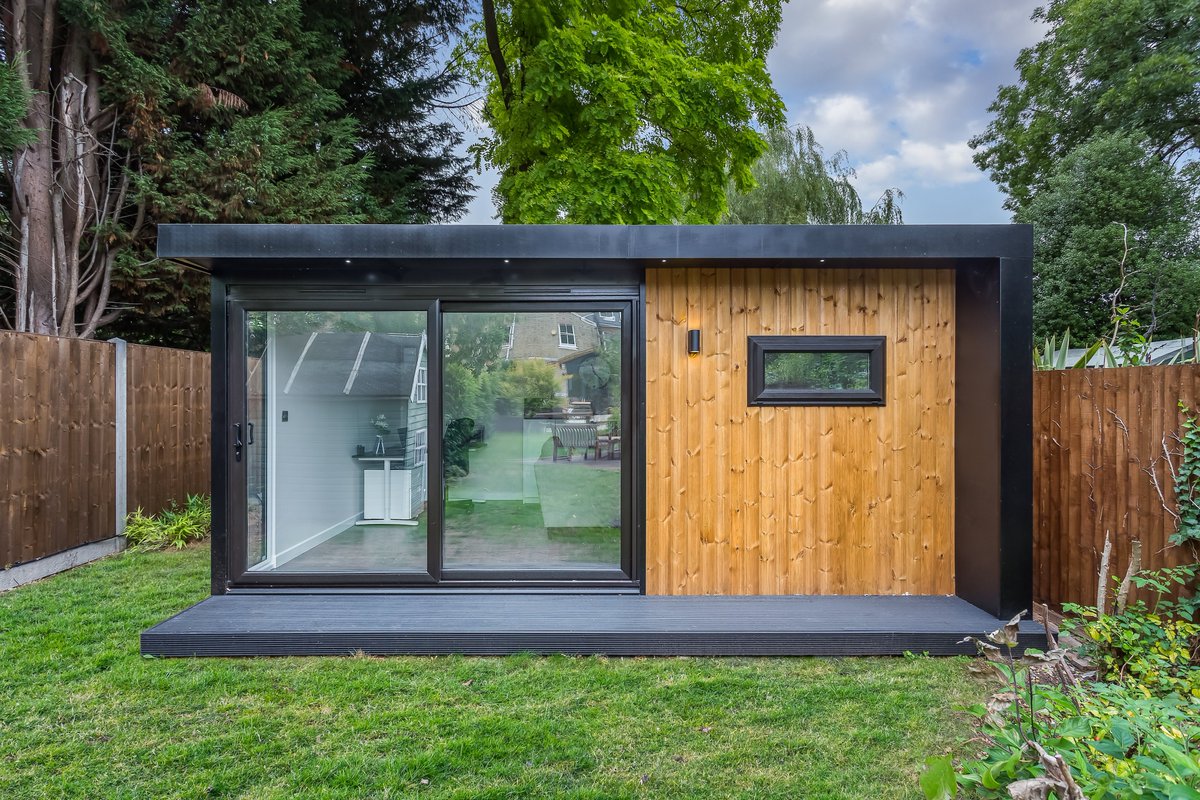 gardenofficeuk's tweet photo. Half office and half living area 💪🏼

Who else needs a multipurpose space like this one? 💁🏼

TGO3 | 5m x 3.5m | Starting at £19,495 including base installation and VAT

Find out more about the TGO3 here 

https://t.co/DHl5KPkhJM

#OfficeSpace #officedesign #garden #gardendesign https://t.co/7ep6LWf3hm