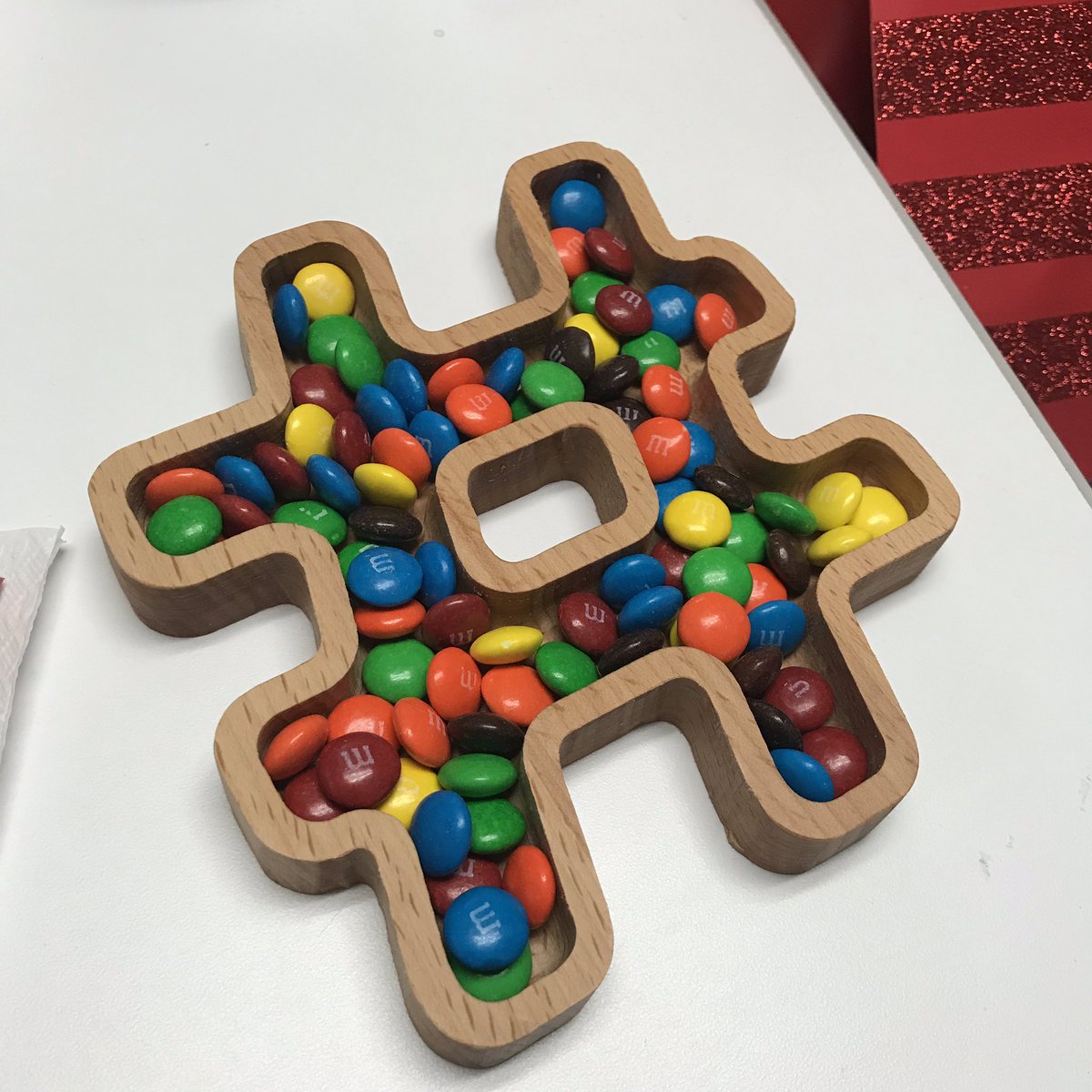 JamesLundyIII's tweet photo. This is the only way I eat my @mmschocolate @AragonResearch1 @LCSTheThIIIrd @KalynStockman @patricialundy @PaddySweeney01 @JimLundy @EAragonresearch @BobLSweeney @aragonadamp #mmms #chocate https://t.co/nomKR6kj6S