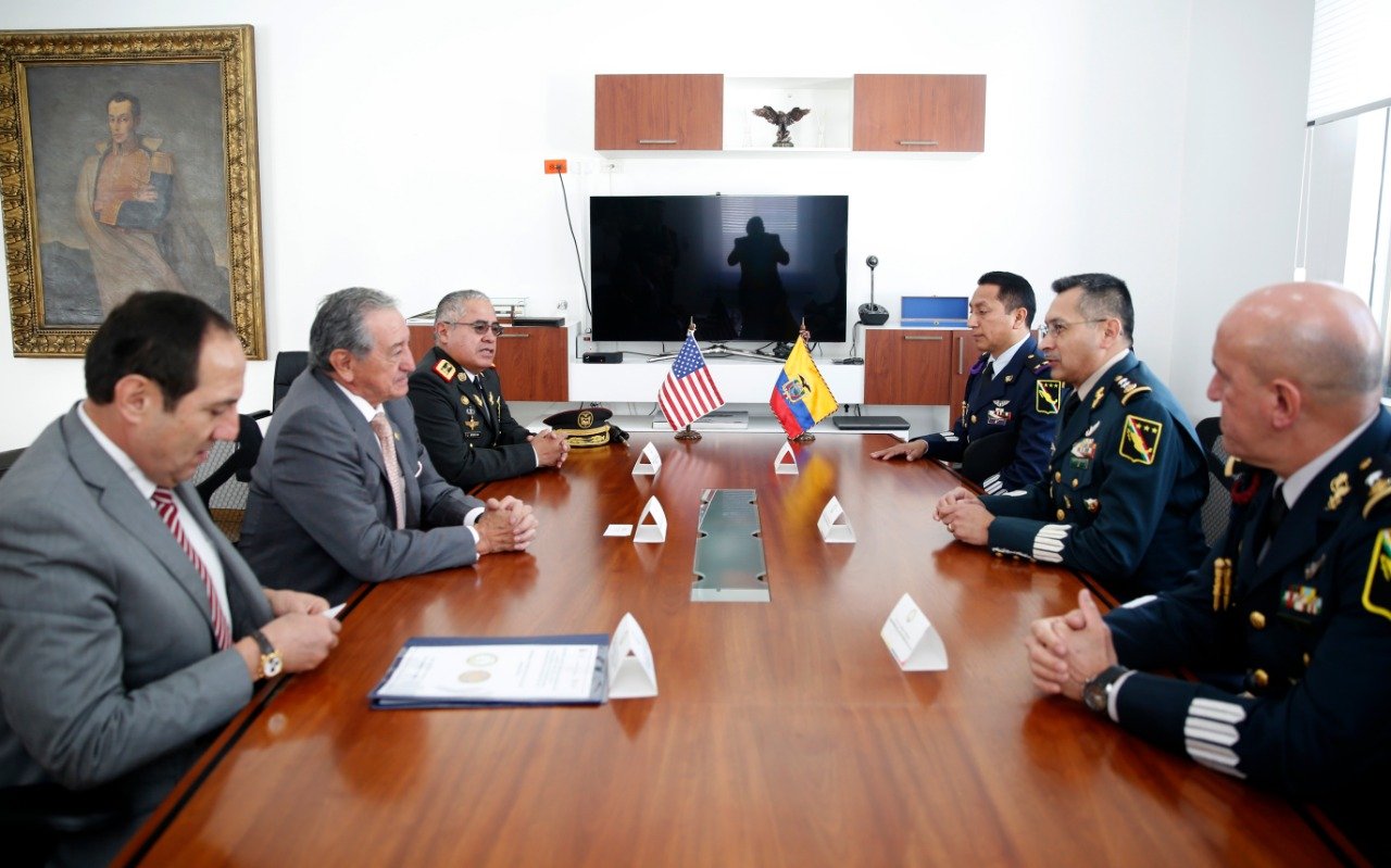 httpspbstwimgcommediaESMsinIXYAUhSGxformatjpgnamelarge