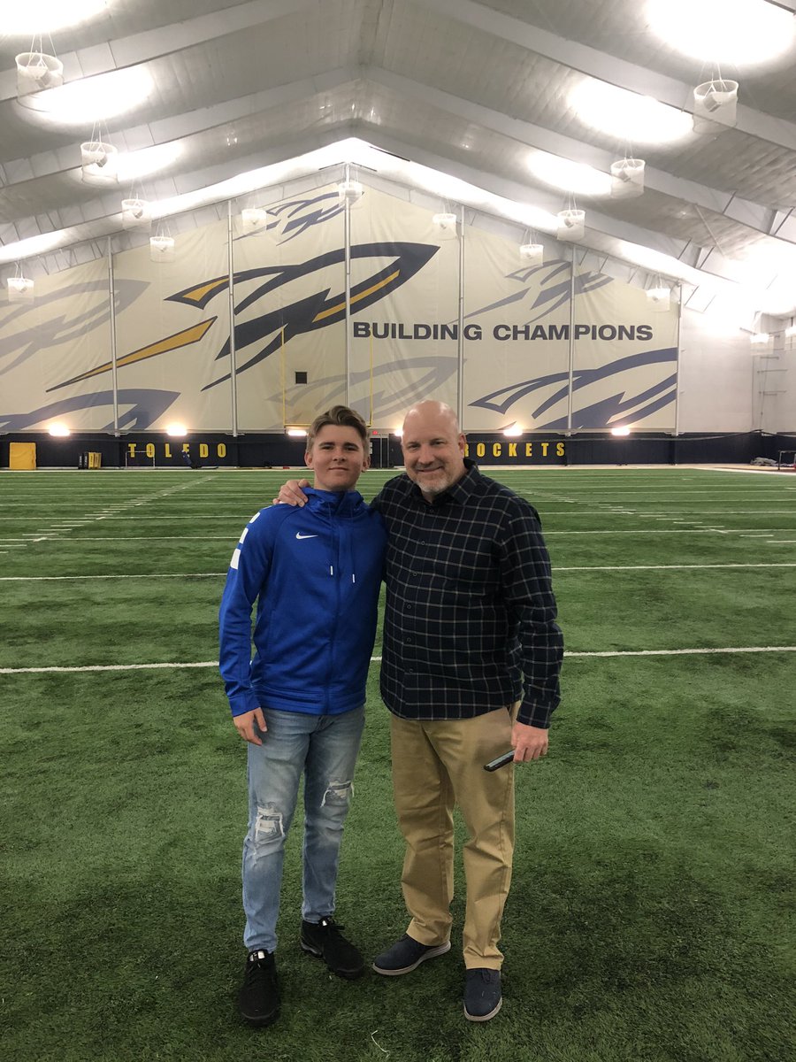 lukeknightqb's tweet photo. Thank you so much to @ToledoFB for letting me tour the beautiful campus and facilities at Toledo! I had a great time talking with @ToledoQBs and meeting the rest of the coaching staff! #gorockets 🚀@CoachCandle @Kevin_Beard9 @vkehres @RickyCicconeUT @CoachRossWatson @coachhallett https://t.co/IuTpCW4Rqm