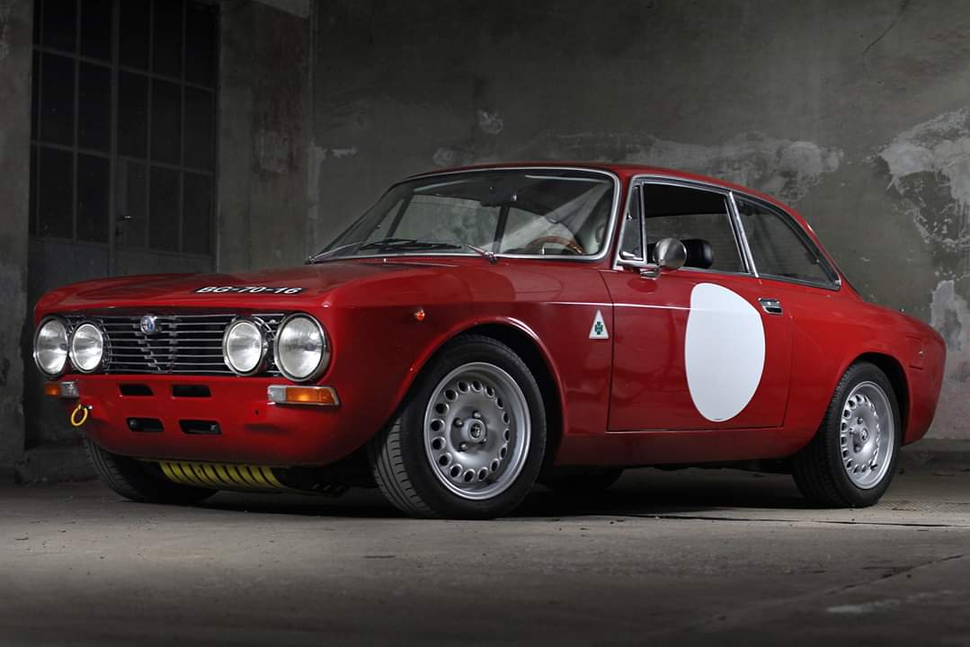 SORTOILUK's tweet photo. Run a #classic / #vintage or #historic #car? 

Nevermore so has the opportunity to extend #engine life been as important, and our #SORT 20W50 Classic is a mineral #oil with the most modern additives on the market. It can save up to 20% of fuel and extends the engine life by 80%. https://t.co/cwr2BQRL4R