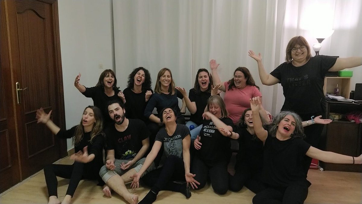 Labarca's tweet photo. En La Barca, la felicidad se construye todos los días.
En el grupo de teatro avanzado, la felicidad no se rinde.
Que la tuya tampoco lo haga.
Profe: Nuria Merino.

#teatro #sevilla
#teatrosevilla
#artesescenicas
#quetufelicidadnoserinda https://t.co/NumgD0tf2k