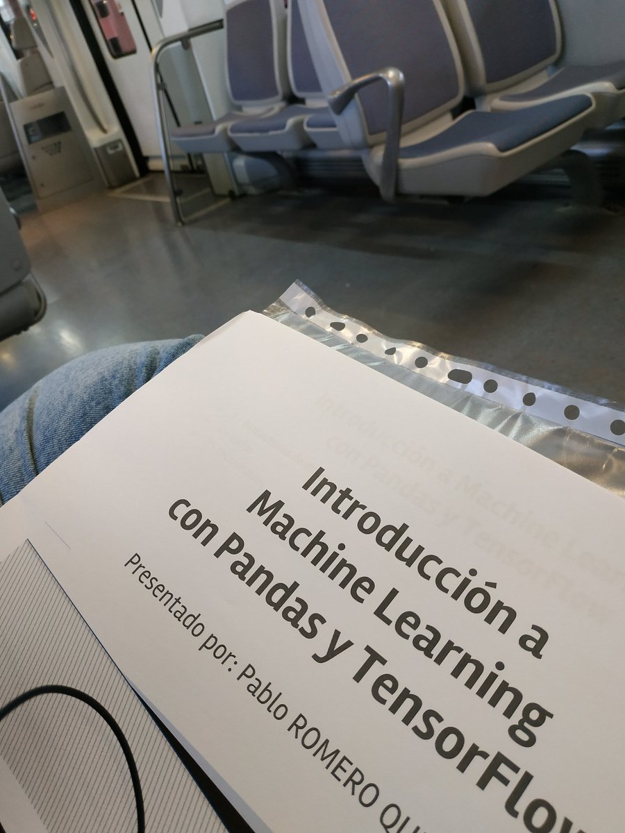 data_mo's tweet photo. Aprovechando los ratos en el tren #MachineLearninginHR #TensorFlow #BigData https://t.co/MoDHrBFuV8