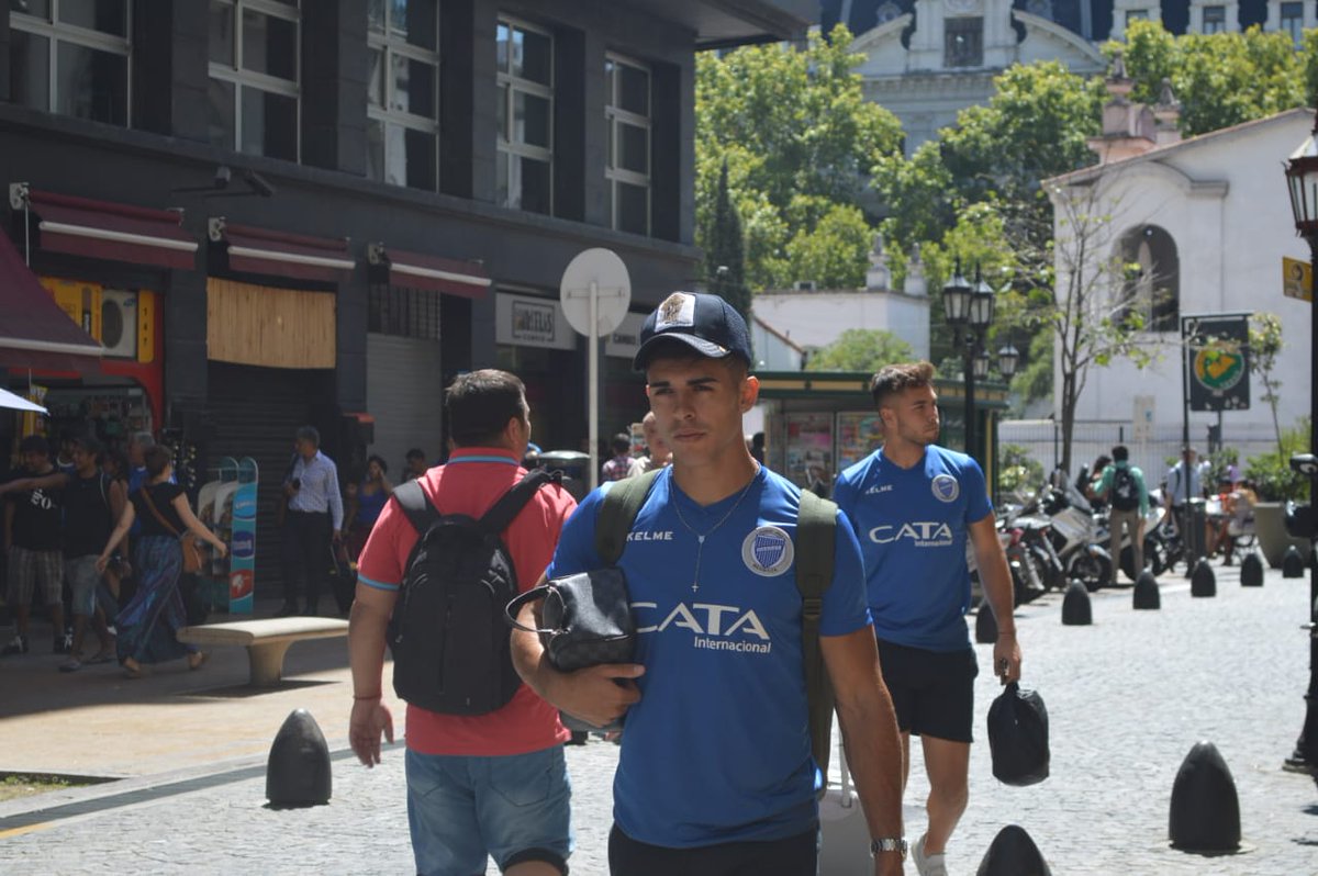 ClubGodoyCruz's tweet photo. #PrimeraDivisión ⚽️

El plantel ya llegó a Buenos Aires.

#VamosTomba 💪🏻 https://t.co/3Em1C7BUfI