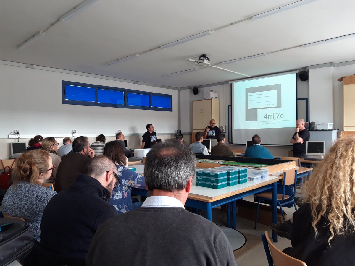 mcyelamo's tweet photo. Comenzando el curso #Arduino Inicial y Avanzado con Aurelio Gallardo, Daniel Gallardo e Iñigo Ruiz en IES Savater @CEPdeJEREZ @EducaAnd @FormacProfAnd @EducaAndInnova @CadRoby #STEM #robycad https://t.co/TYDsOpYH3J