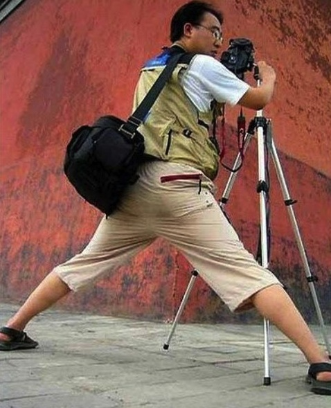 Free Photo | Indian photographer with camera on pastel wall