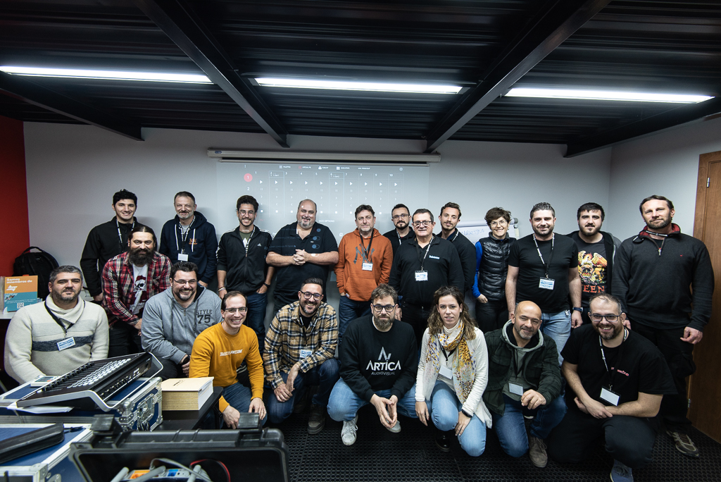 Equipson's tweet photo. ¡Gran curso de #lightshark celebrado hoy en las instalaciones de @Equipson ! ¡Gracias a todos los asistentes por venir! Cada vez más #lightsharkaddict 👏🏻
#stage #lighting #avtweeps #lightingdesign #lightingdesigner #lighting_design #lightingideas #entertainment #backstage https://t.co/UwAWGPfo0e