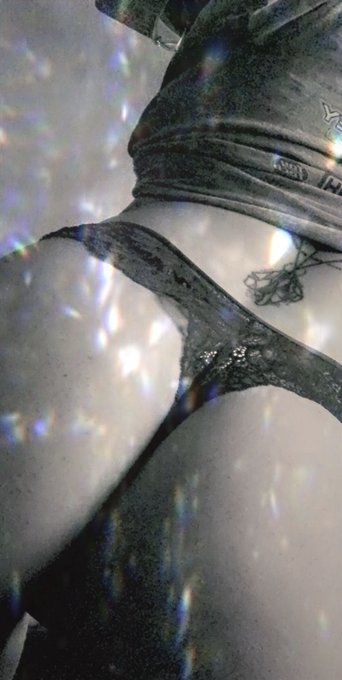 Happy #TushyTuesday !!! 🍑   Leave me a comment if you want to see more 🖤🖤🖤 https://t.co/1CNmRt4Qrc<a href="/tag/tushytuesday"class="tags">#TushyTuesday</a>