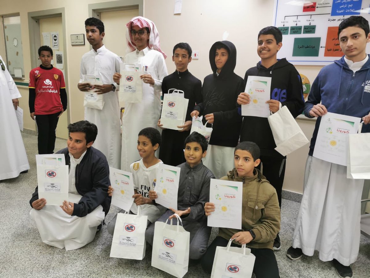 E1_PHC's tweet photo. أقام مركز صحي اسكان بقطاع الدمام محاضرة لطلاب مدرسة السرايا المتوسطة بعنوان فيروس كورونا"المستجد"،تضمنت عدد من المحاور الهامة:
▫️ماهو الفيروس "المستجد"
▫️كيف نحمي أنفسنا منه 
▫️أهمية غسل اليدين
▫️ماهي الإجراءات الاحترازية لتصديه   
#كورونا #COVID19 #تجمع_الشرقية https://t.co/RuI7kCWabM
