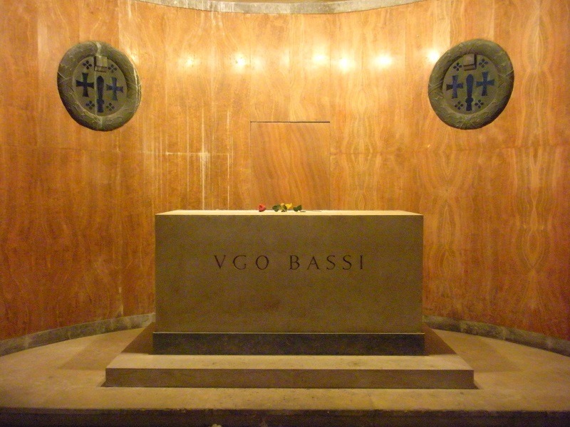 GrandeOrienteit's tweet photo. A #Bologna, nel luogo della sua sepoltura, la cerimonia con deposizione di una corona d’alloro in memoria di #UgoBassi, frate garibaldino e martire della libertà, in ricordo della proclamazione della Repubblica Romana avvenuta nel 1849.
#Massoneria #Storia
https://t.co/bQASBqjVj3 https://t.co/wEDaFcXPIq