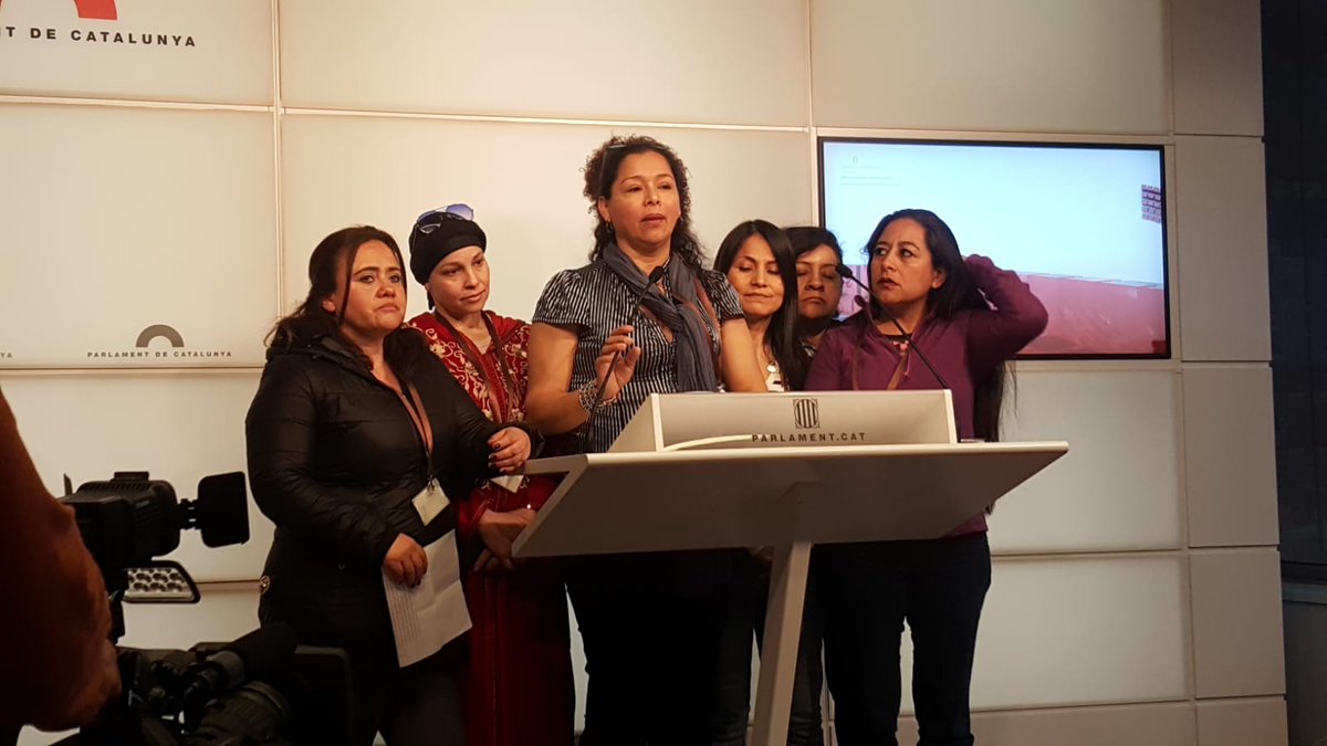 migrantas8's tweet photo. Las compañeras d #Sindicato de #CuidadorasSinPapeles e integrantes d #Diverses8M hoy en @parlamentcat para incidir y tomar su espacio de voz y representación!!  Poderosas ✊🏿✊🏿✊🏿✊🏿✊🏿✊🏿✊🏿✊🏿✊🏿 #FeministasDescoloniales
#DescolonizarLaLucha
#DescolonizarElPoder https://t.co/kc8BB9MJC1
