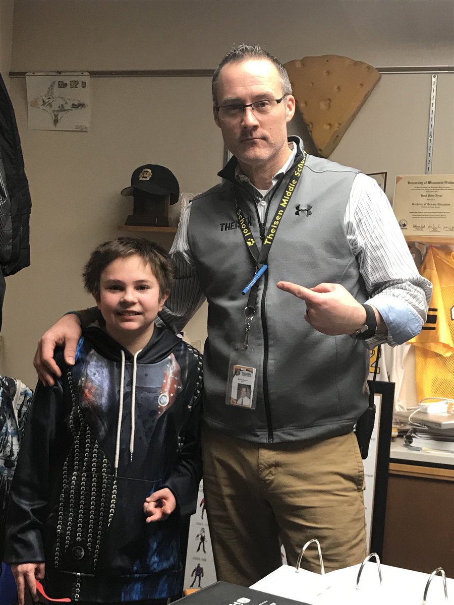 NickShultis's tweet photo. Took a couple minutes to help out a student in need with a stylish haircut. https://t.co/K3XmTmOWpE