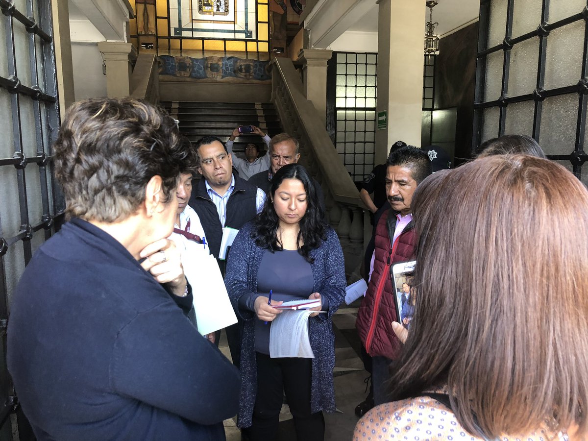 BellavistaSat's tweet photo. Es el colmo que nadie trabaja en el ayuntamiento @TlalnepantladeB no está el presidente y su secretaria particular para atender a los vecinos que urgente solicitan cita para ver el tema de la casa de cultura. @Edomex @alfredodelmazo puros pretextos de la 4ta transformación. https://t.co/prPGFTALW4