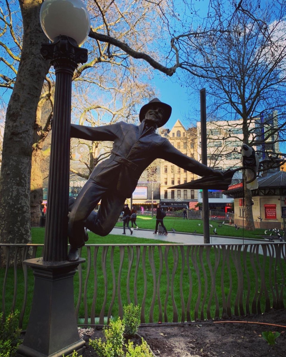 Me hanging out on a few very well known sculptures. If your in town, then this is a must go and see!
Love always 
The Tedster.❤️🇬🇧❤️
Babesinthehood.net
<a href="/marypoppins/">Mary Poppins Musical</a>  <a href="/BugsBunnyLTS/">Bugs Bunny</a> <a href="/CharlieChaplin_/">Charlie Chaplin</a>  <a href="/GeneKellyLegacy/">Gene Kelly</a> <a href="/leicesterwalk/">leicestersquare</a> #teddyknightthecockatoo  #umbrellacockato