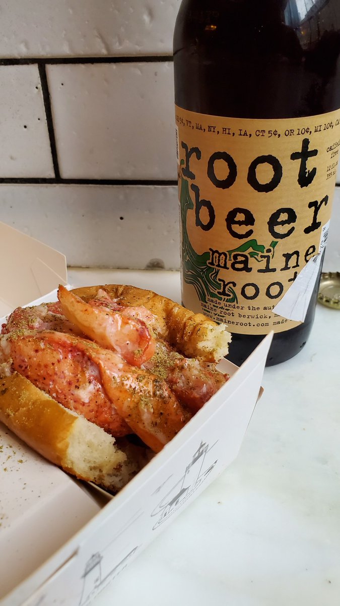 Satisfy your cravings with a warm sandwich from @lukeslobster ! Your choice of lobster, shrimp, or crab. 🦀

📸 : Raymond