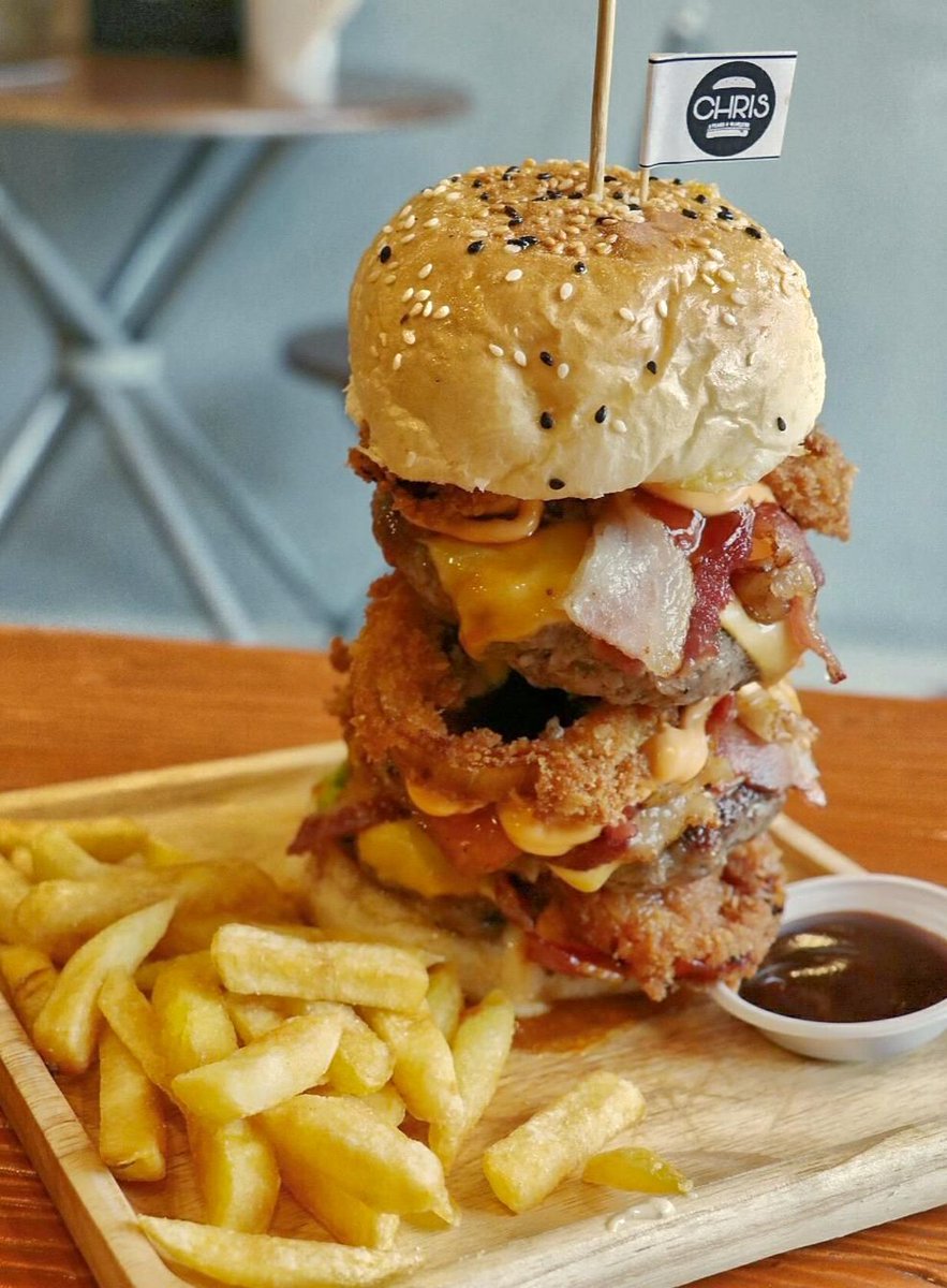 wongnai's tweet photo. ใครรักเบอร์เกอร์ห้ามพลาด!🤩 เพราะร้านนี้เค้าขายเบอร์เกอร์ชิ้นใหญ่ไส้จัดเต็ม ราคาไม่แพง แถมเมนูอื่นๆอย่างพวกสเต็ก เฟรนช์ฟรายส์ไรงี้ก็มีนะ ต้องมาโดน!!👍
📍Chris Steaks &amp; Burgers (บางขุนนนท์)
📸b_o_a_t_i_e, Crazii Nanka, หลุมดำผู้ดูดกลืน
#วงในพาแดก https://t.co/j66l80Kxrn