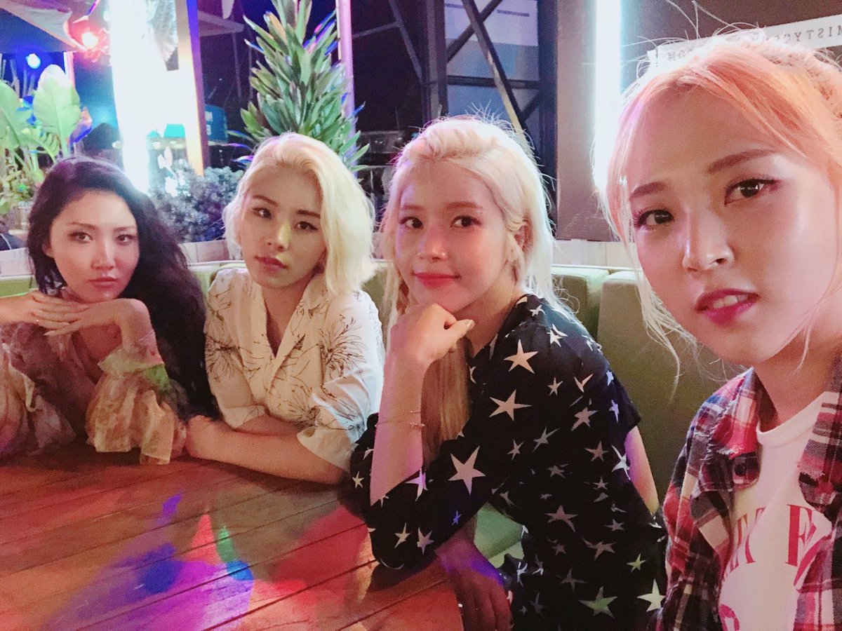 Cons_twt's tweet photo. Estamos muy orgullosas de poder decir que acabamos de firmar un contrato con la empresa @Mythos_ent y que no podemos estar más contentas. Preparaos, porque estás estrellas vuelven para brillar más que nunca. https://t.co/5RIBWYz8Mx