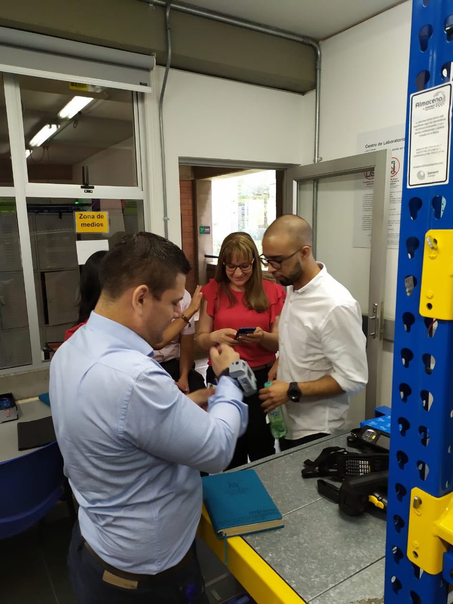 WarehousingLab's tweet photo. Hoy nos visita Cohan (Cooperativa de Hospitales de Ant.), quienes se dedican a la búsqueda de alternativas para maximizar beneficios. Se interesan en nuestro #WarehousingLab y vienen a conocerlo e interactuar con nuestras tecnologías para sacar de allí posibles ideas de mejora. https://t.co/aB6e9C0fWf