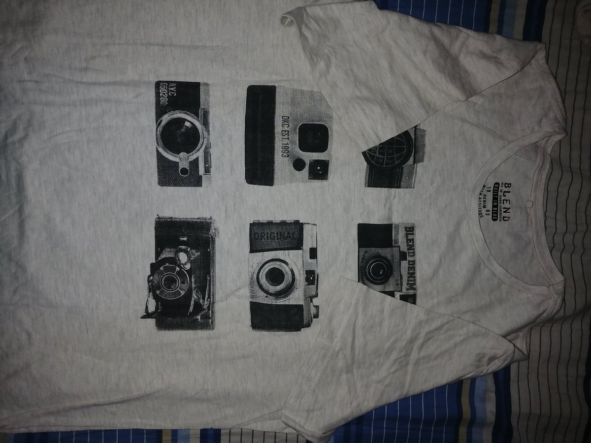 UrbanStoreDk's tweet photo. Nous avons aussi des t-shirts,  des lacostes et des chemise. 
@AmYesHM m'a parlé d'un tshirt spécial pour ses photographes. 

T-shirts : 6000
Lacoste et chemise : 7500

Dm me or @AmYesHM https://t.co/H8si7JxqzC