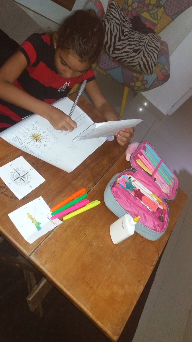 Mariafe43777662's tweet photo. Trabalho 📒📚✏🖋✒ https://t.co/huTLIvysUj
