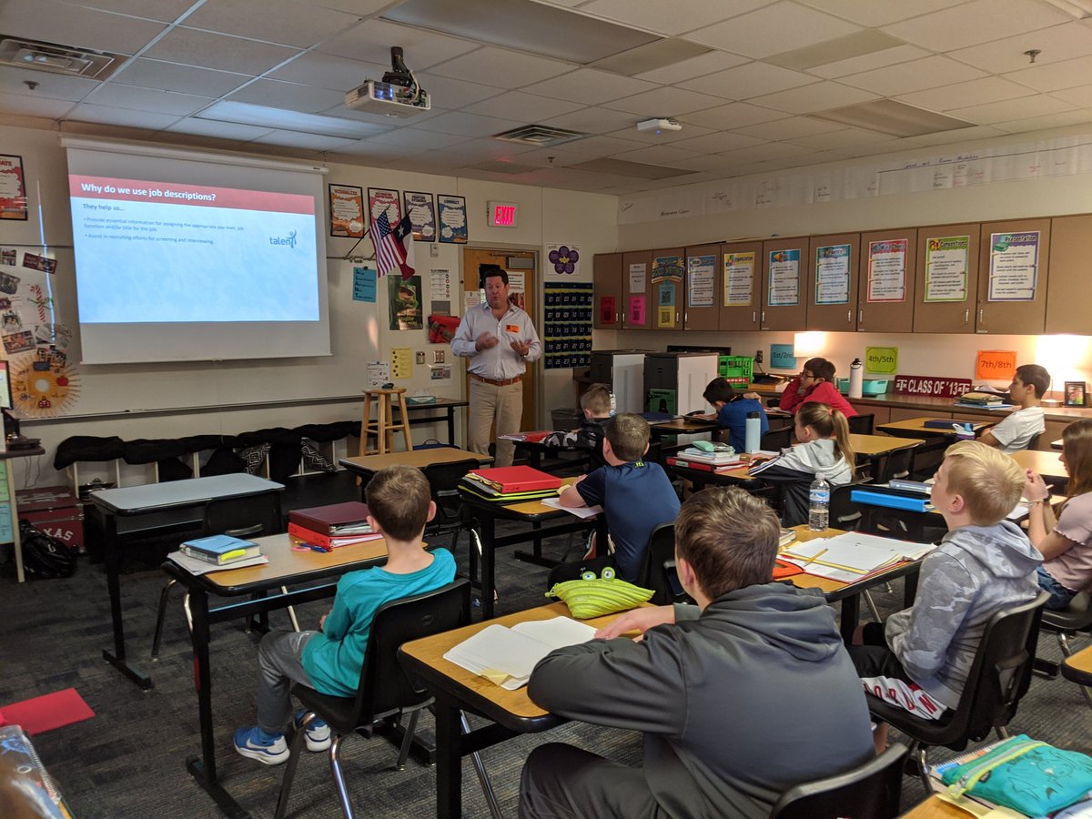 ChhSiemens's tweet photo. Our unit PBA involves writing a job description, and one of our parents actually does this for a living! Thank you, Mr. Lindsey, for giving our sixth grade ILA classes some #realworld tips and tricks of the trade today! #guestspeaker #projectbasedassessment @phms_panthers #phms6 https://t.co/EzseiHQL7Z