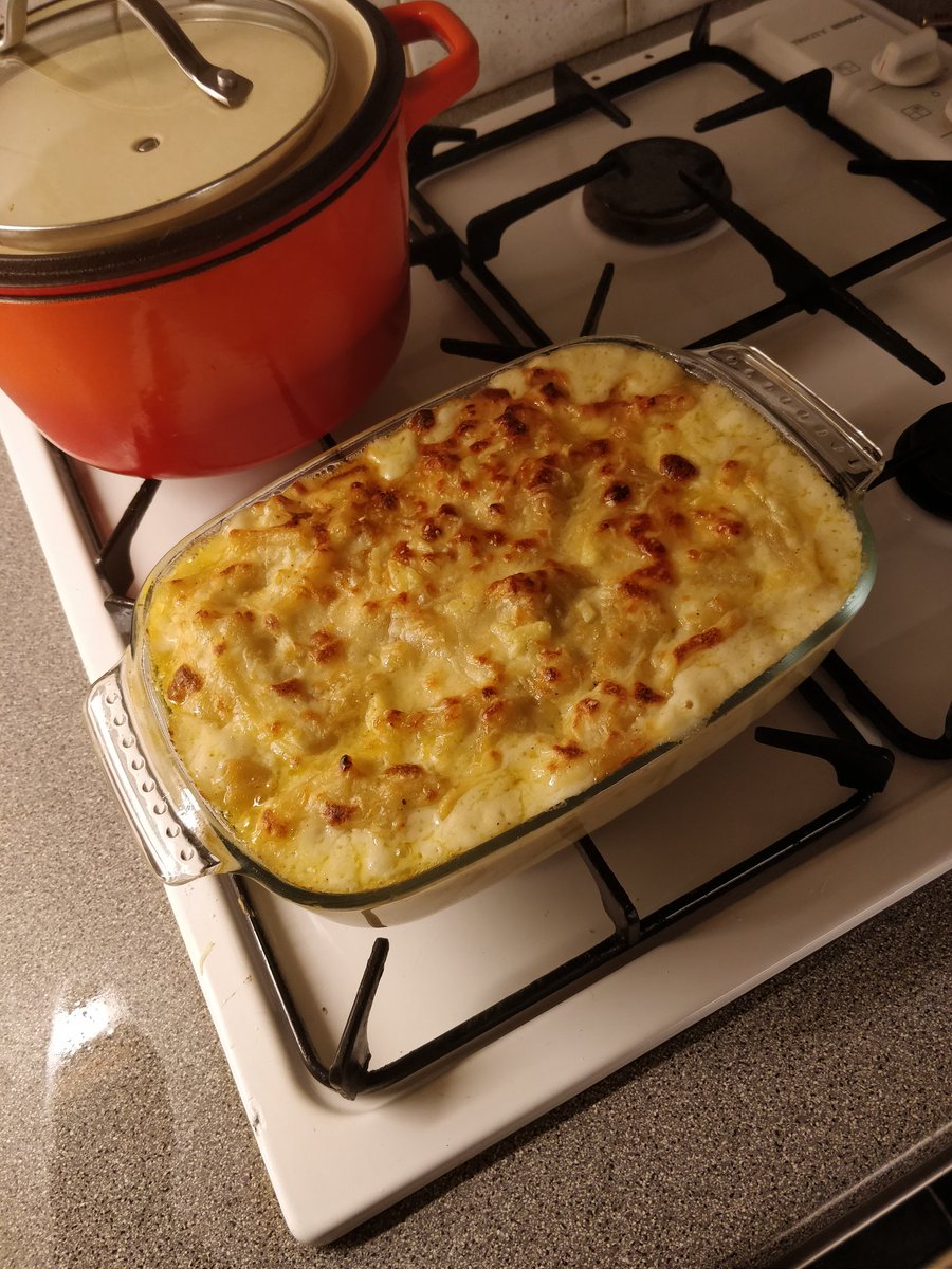 After a busy day with <a href="/SwanbourneGard1/">Swanbourne Gardens</a> <a href="/ange_nicoll/">Ange Nicoll</a> <a href="/bexcheetham18/">Becky Cheetham</a> &amp; Helen(when I get her on Twitter) <a href="/SMBC_SEND/">SMBC SEND</a> <a href="/PACTSTOCKPORT/">pactstockport</a> #CoProInfoDay followed by a clinically shift, I'm home I've made Mac n cheese for me &amp; colleagues tomorrow now signing off for the night #LongDay